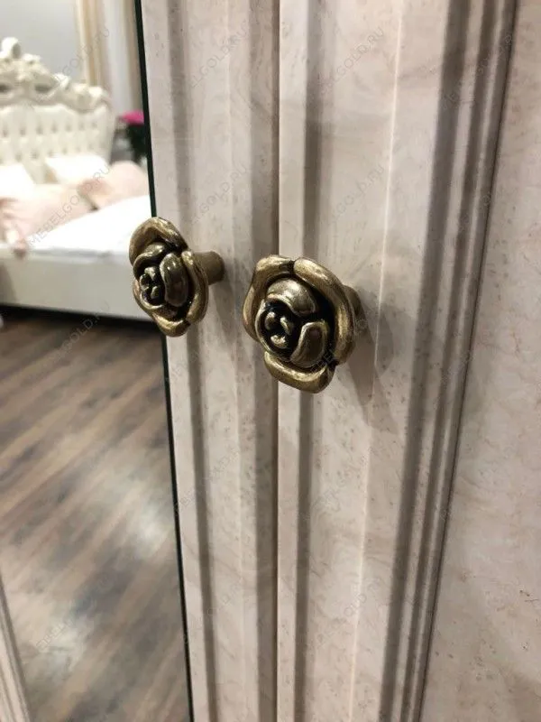 Шкаф Афина 3-дверный (2+1) с зеркалом крем корень | изображение 2